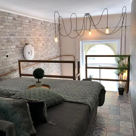 アパート Corvin Ruinpub Designed